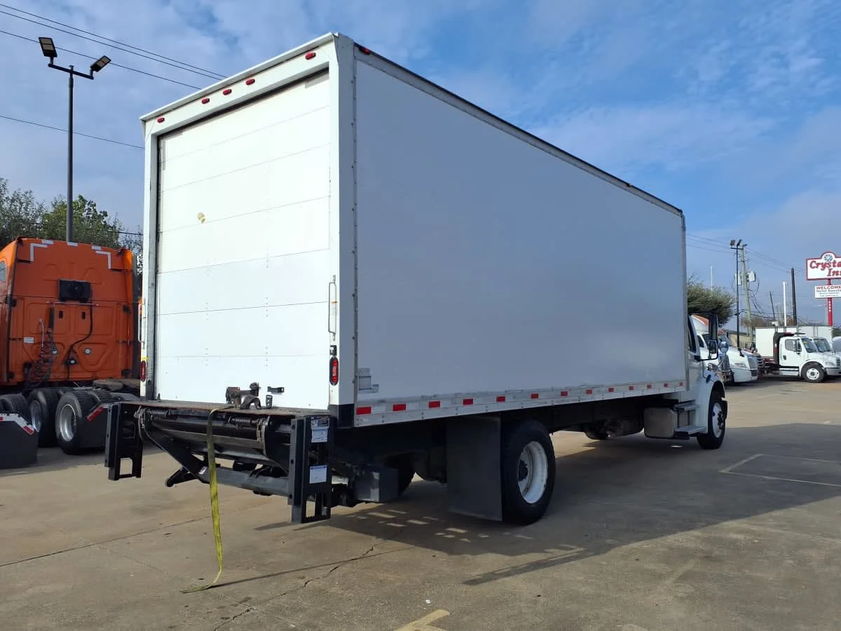 2018 Freightliner M2 106 - image 4