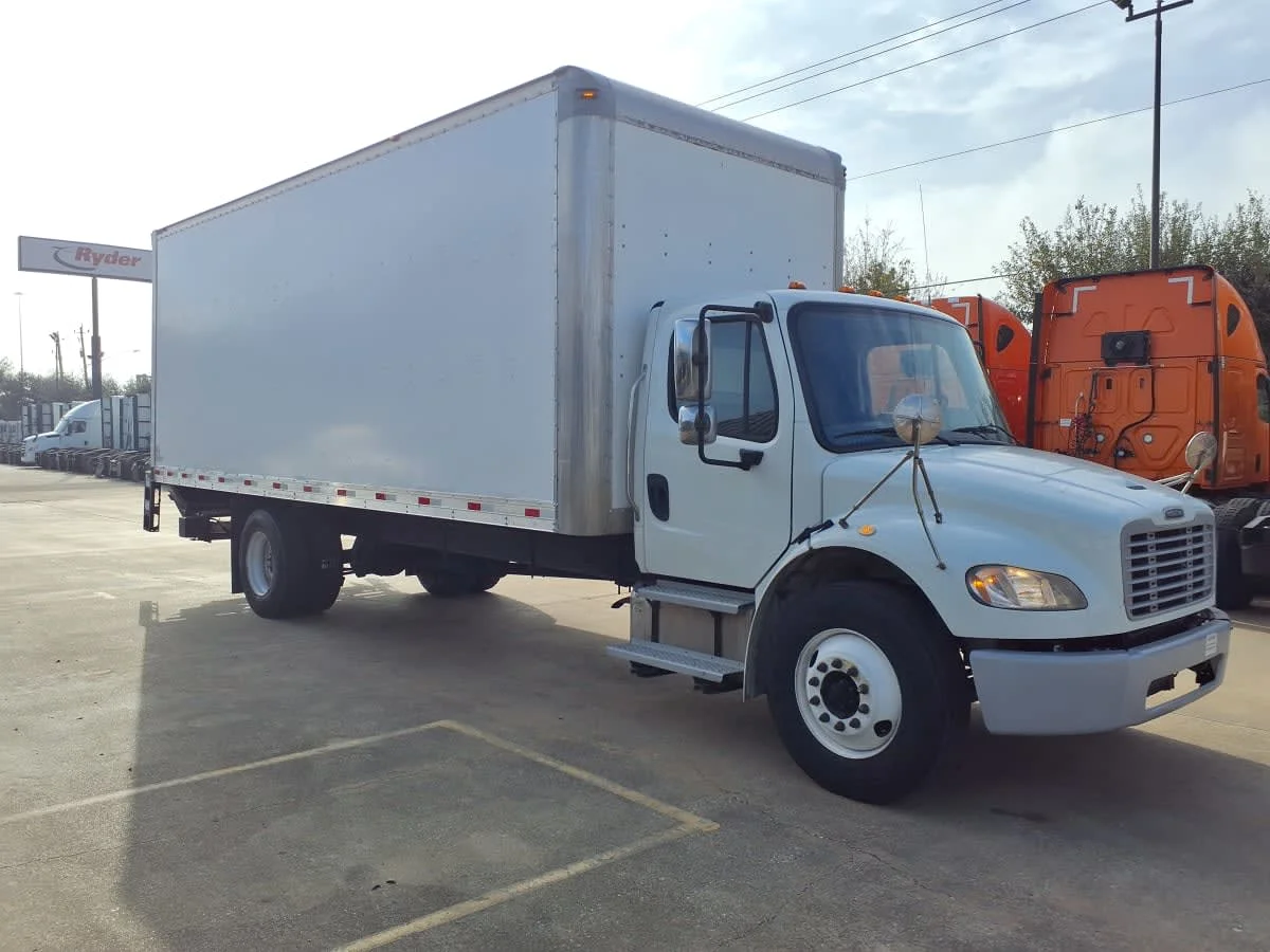 2018 Freightliner M2 106 - image 3