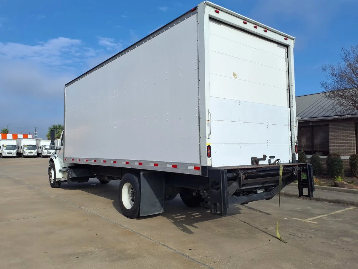 2018 Freightliner M2 106 - image 6