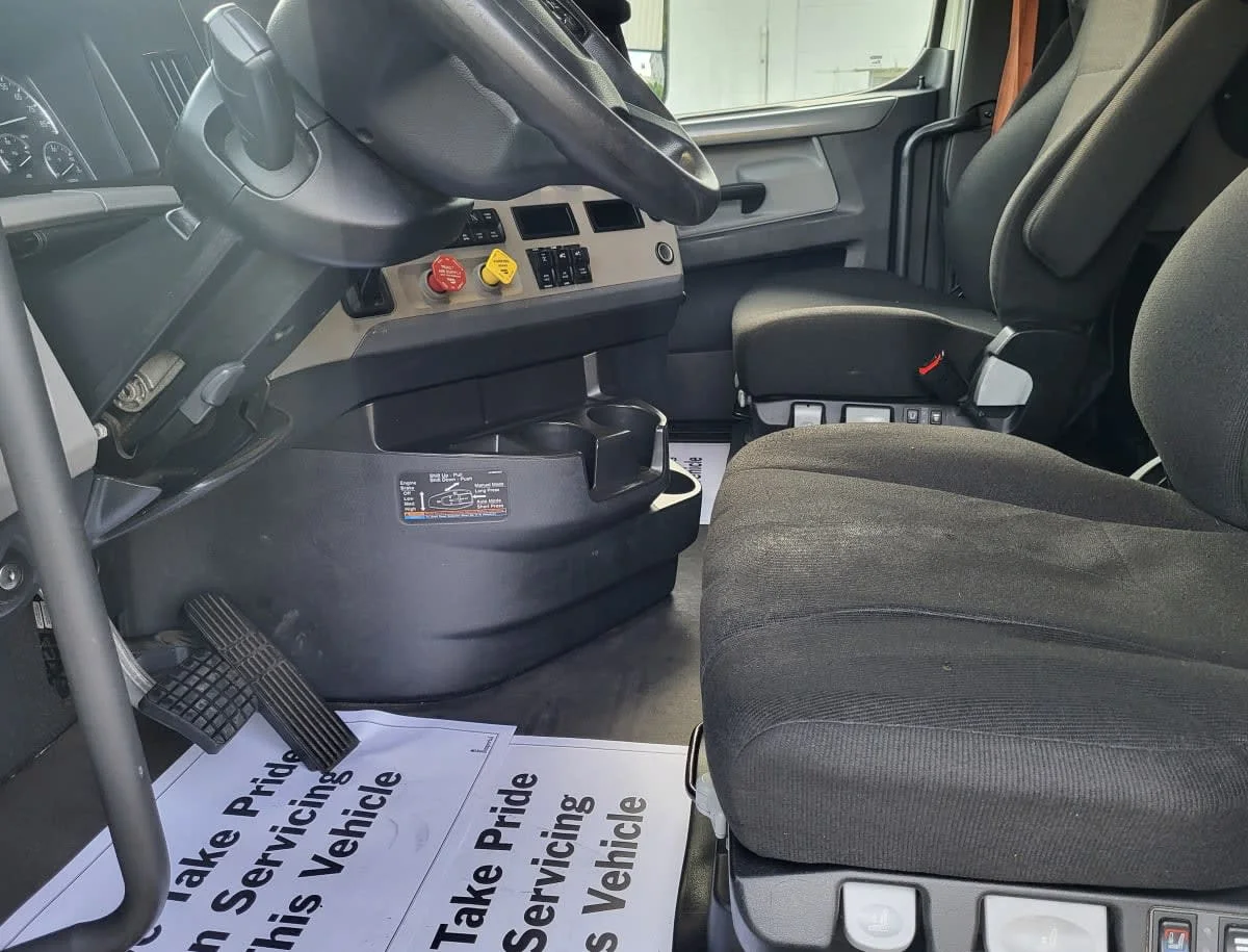 2020 Freightliner Cascadia - image 11