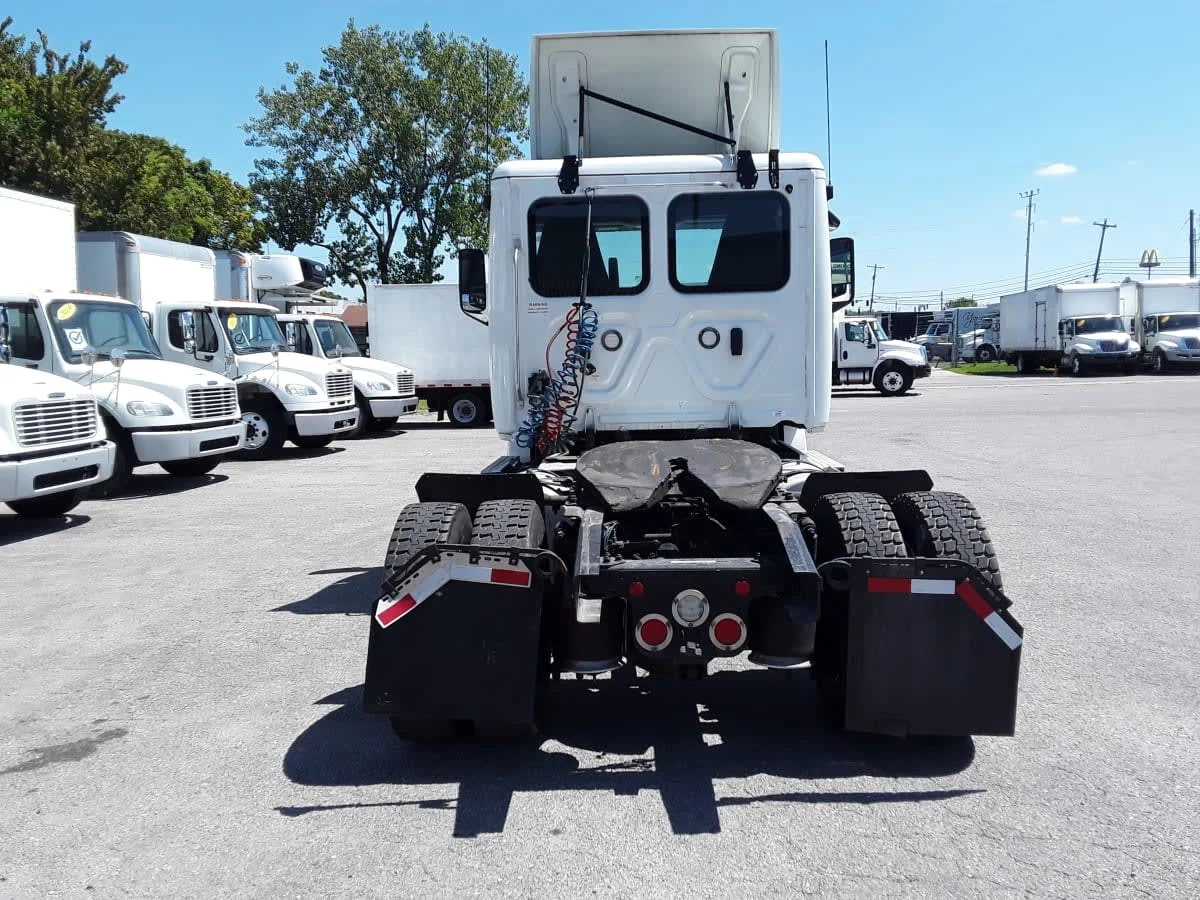 2020 Freightliner Cascadia in La Vergne, TN — photo 5