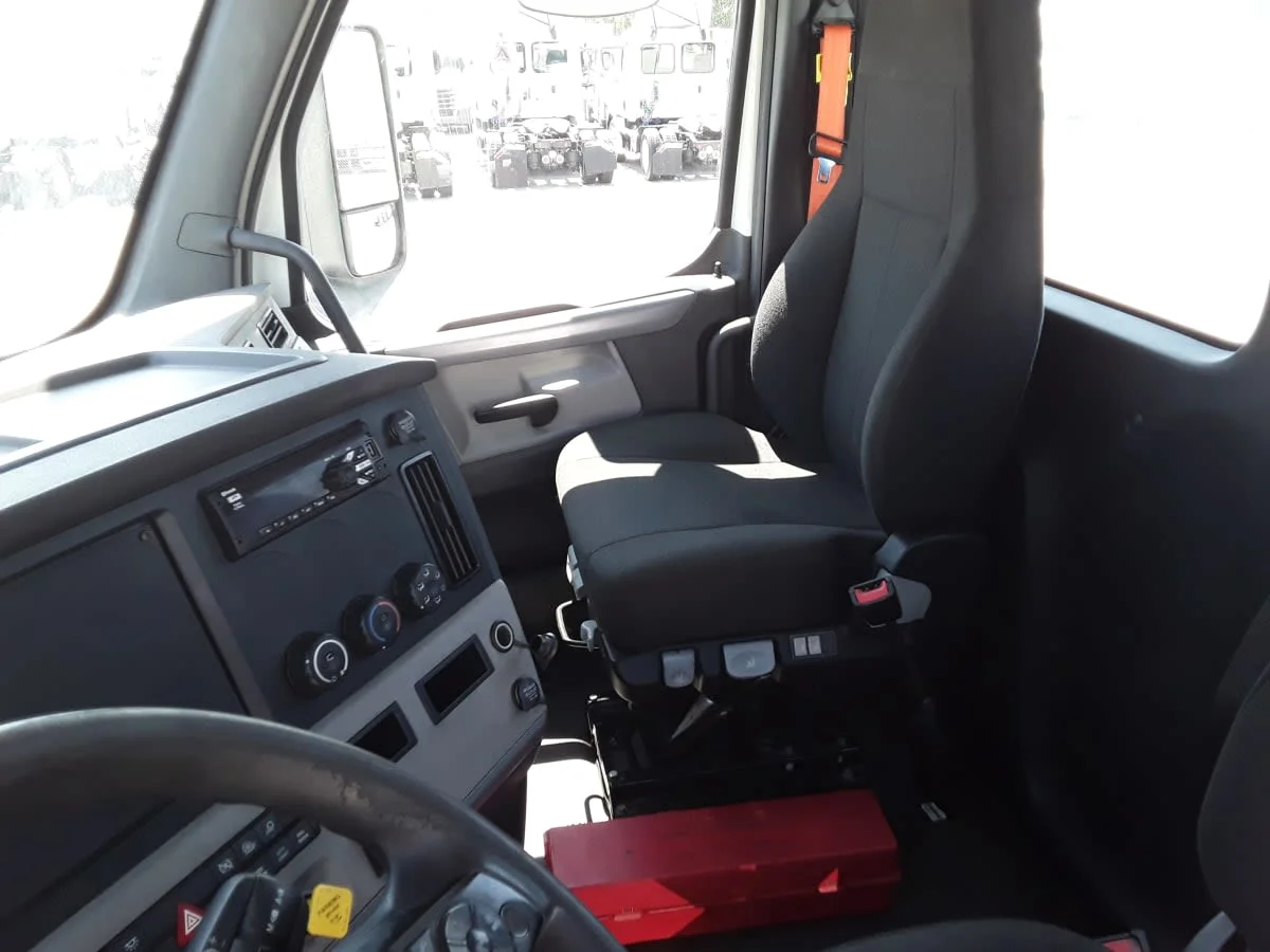 2020 Freightliner Cascadia in La Vergne, TN — photo 7