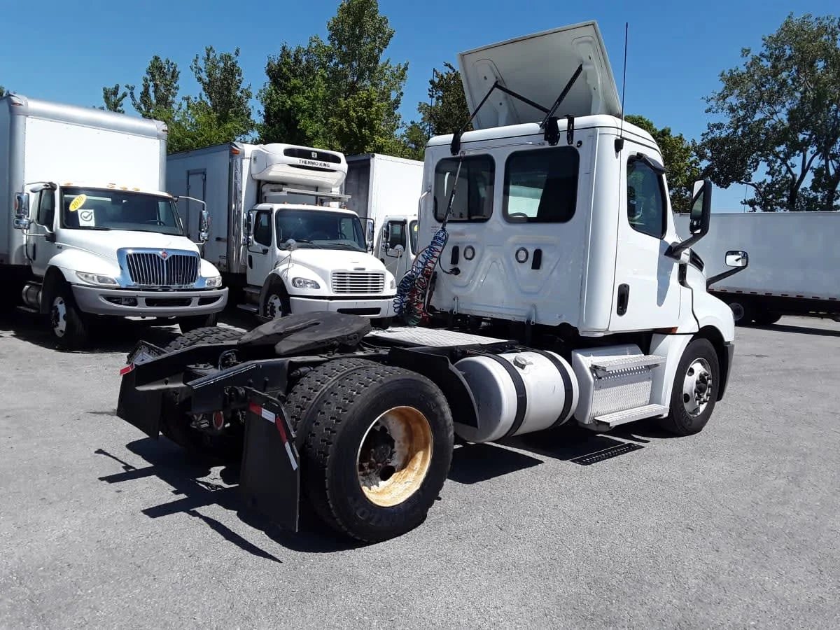 2020 Freightliner Cascadia in La Vergne, TN — photo 4