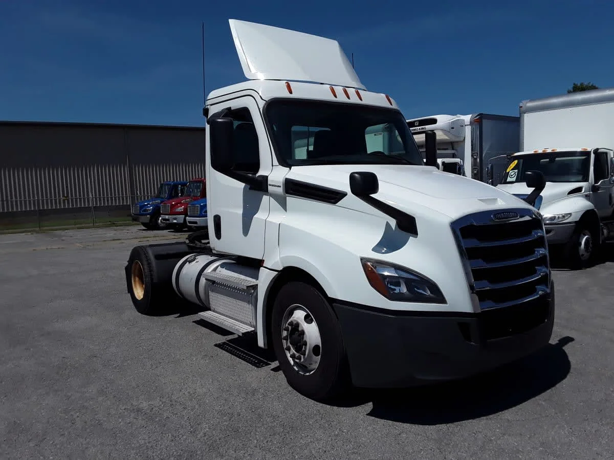 2020 Freightliner Cascadia in La Vergne, TN — photo 3