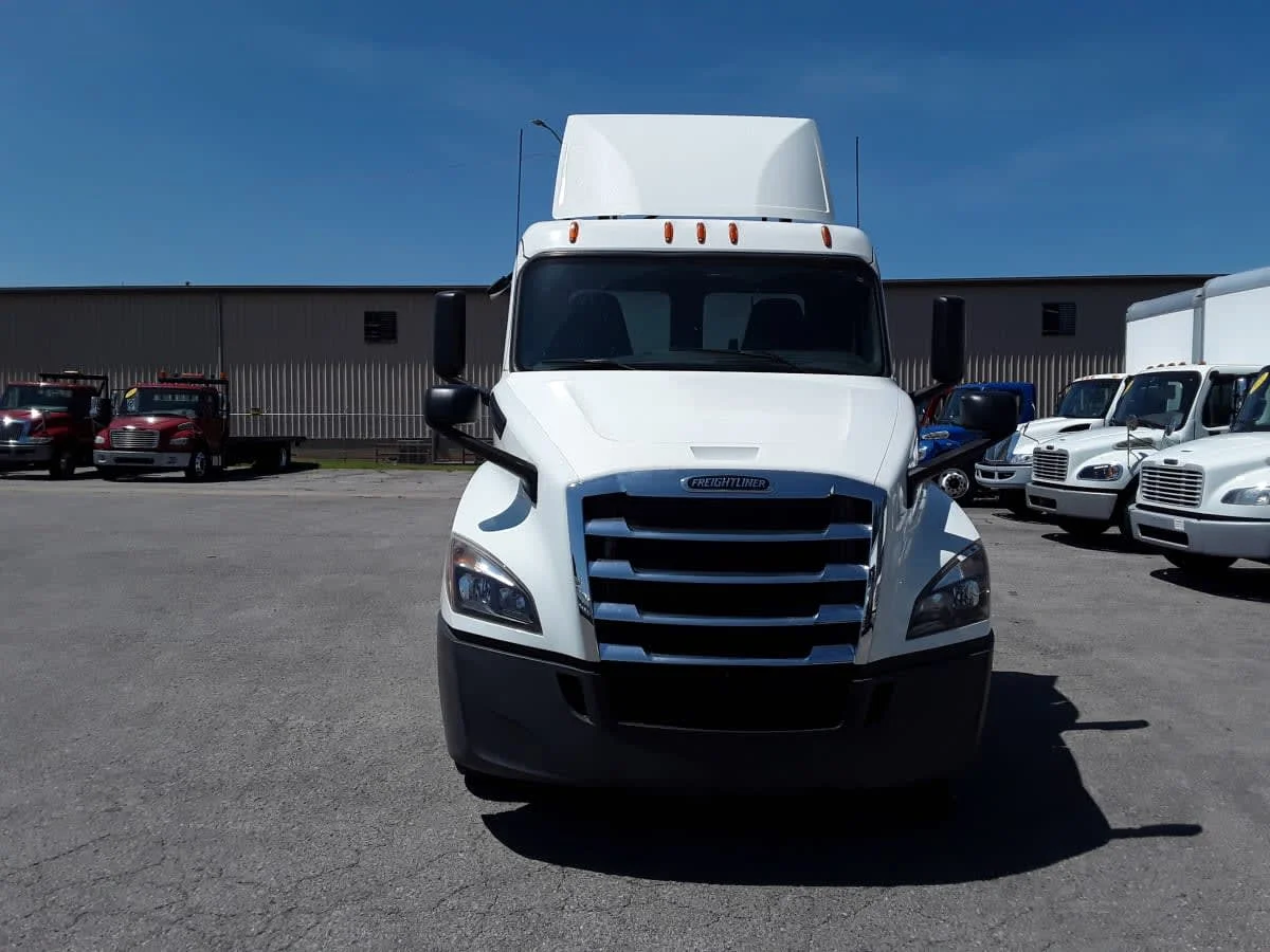 2020 Freightliner Cascadia in La Vergne, TN — photo 2