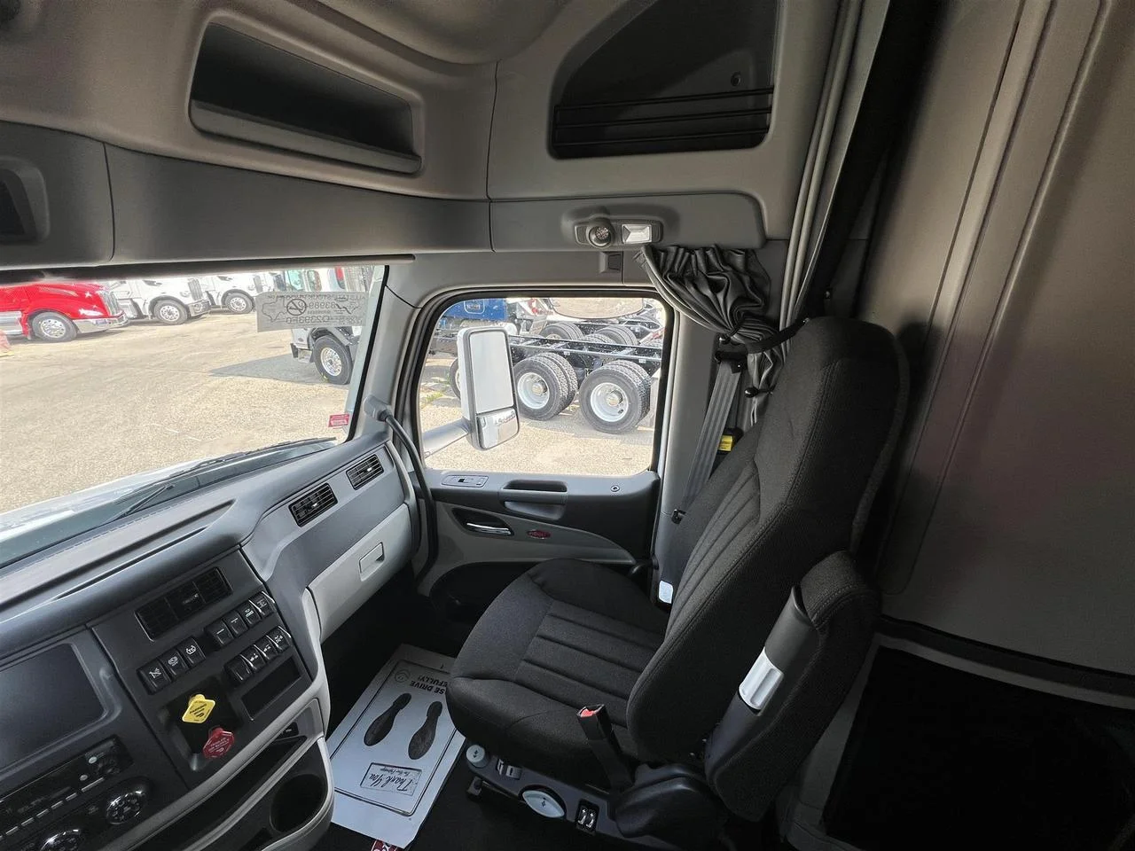 2027 Peterbilt 579 in South St. Paul, MN — photo 10
