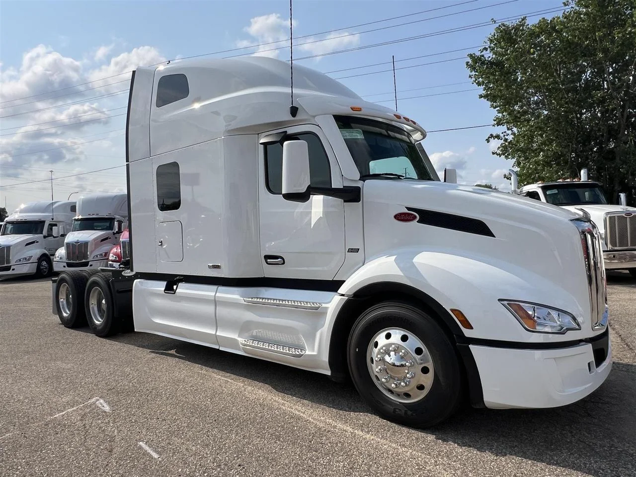 2027 Peterbilt 579 in South St. Paul, MN — photo 2