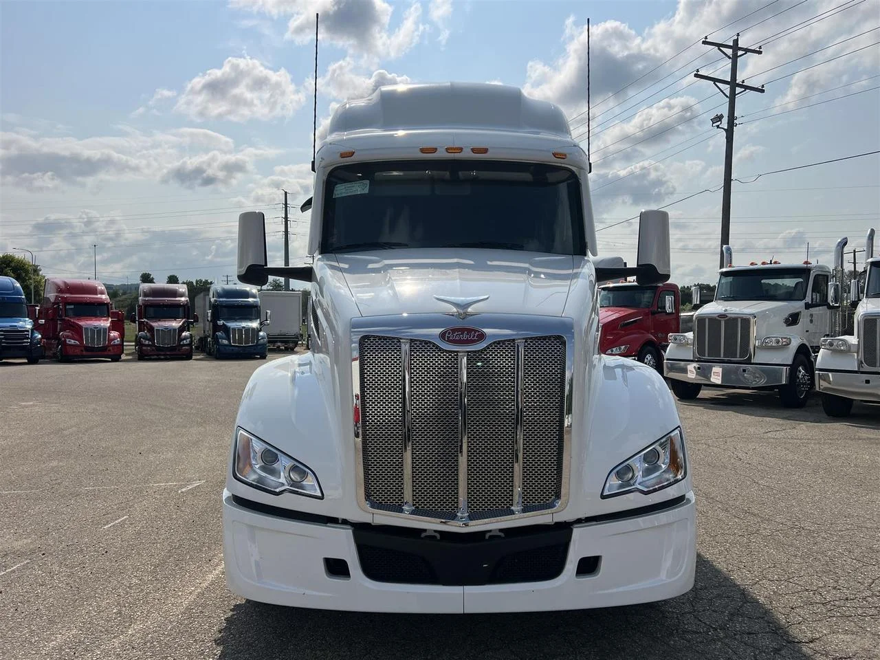 2027 Peterbilt 579 in South St. Paul, MN