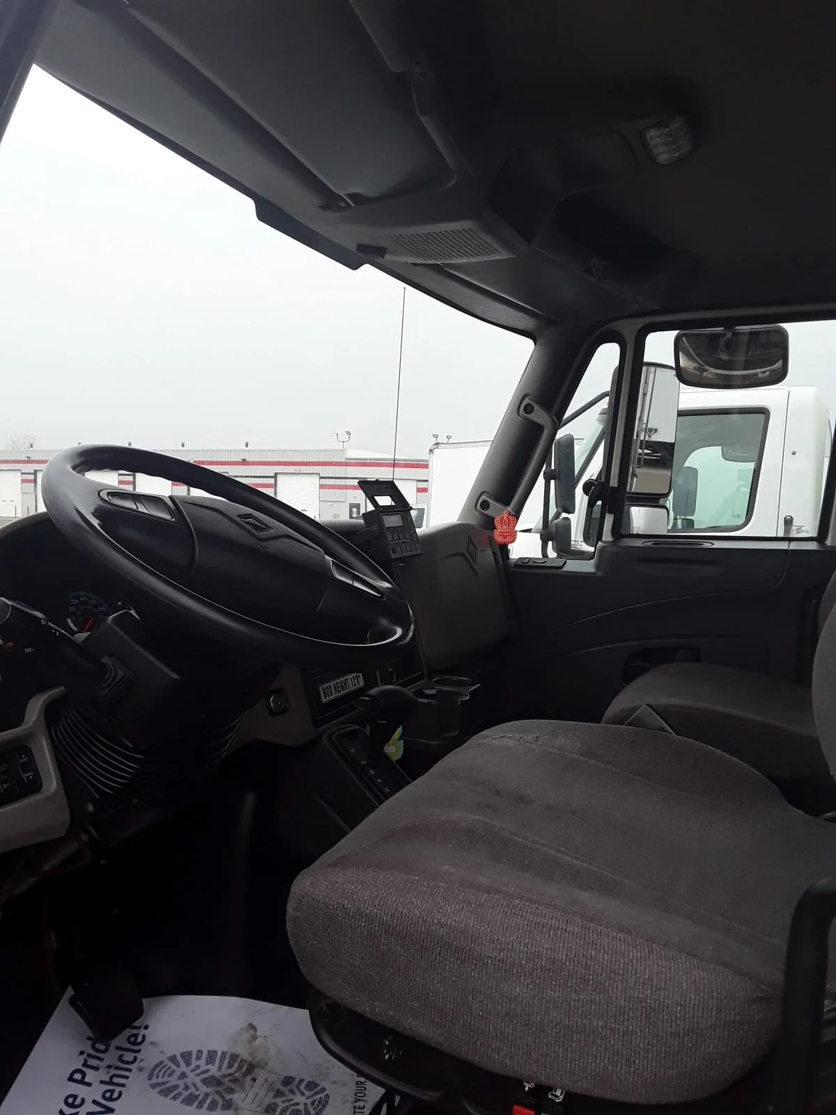 2018 International 4300 - image 8