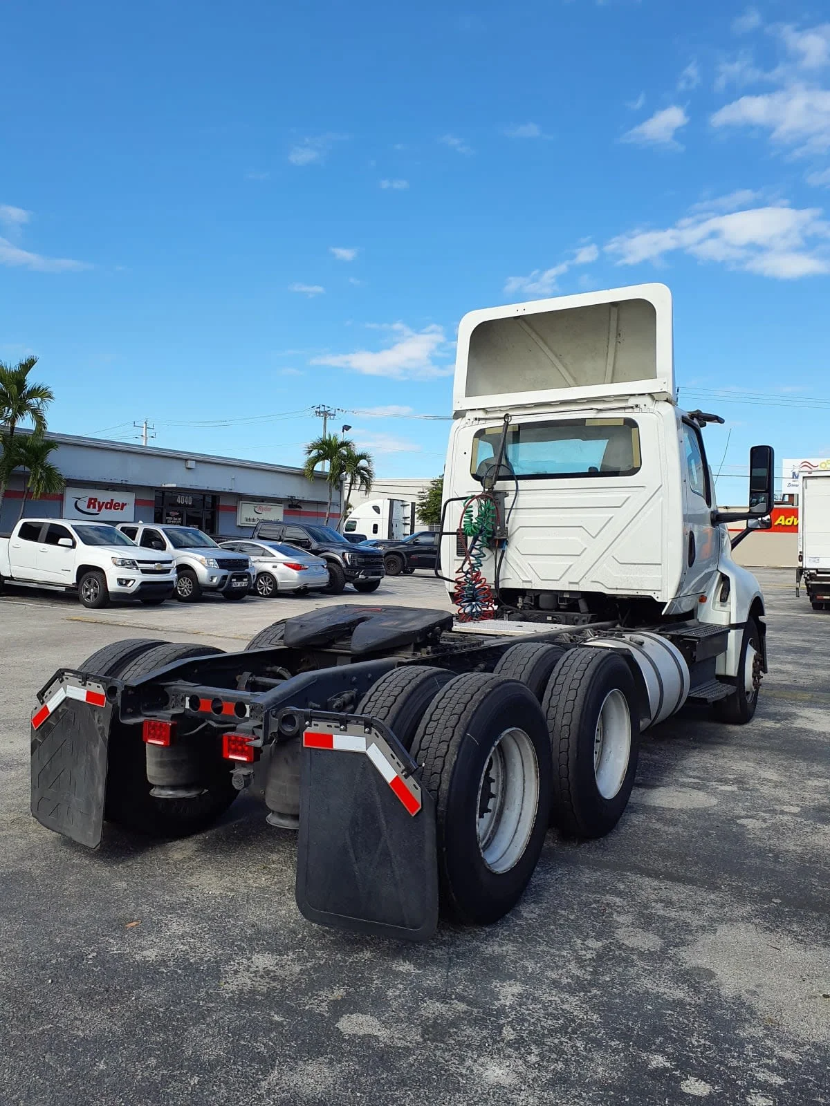 2018 International LT - image 6