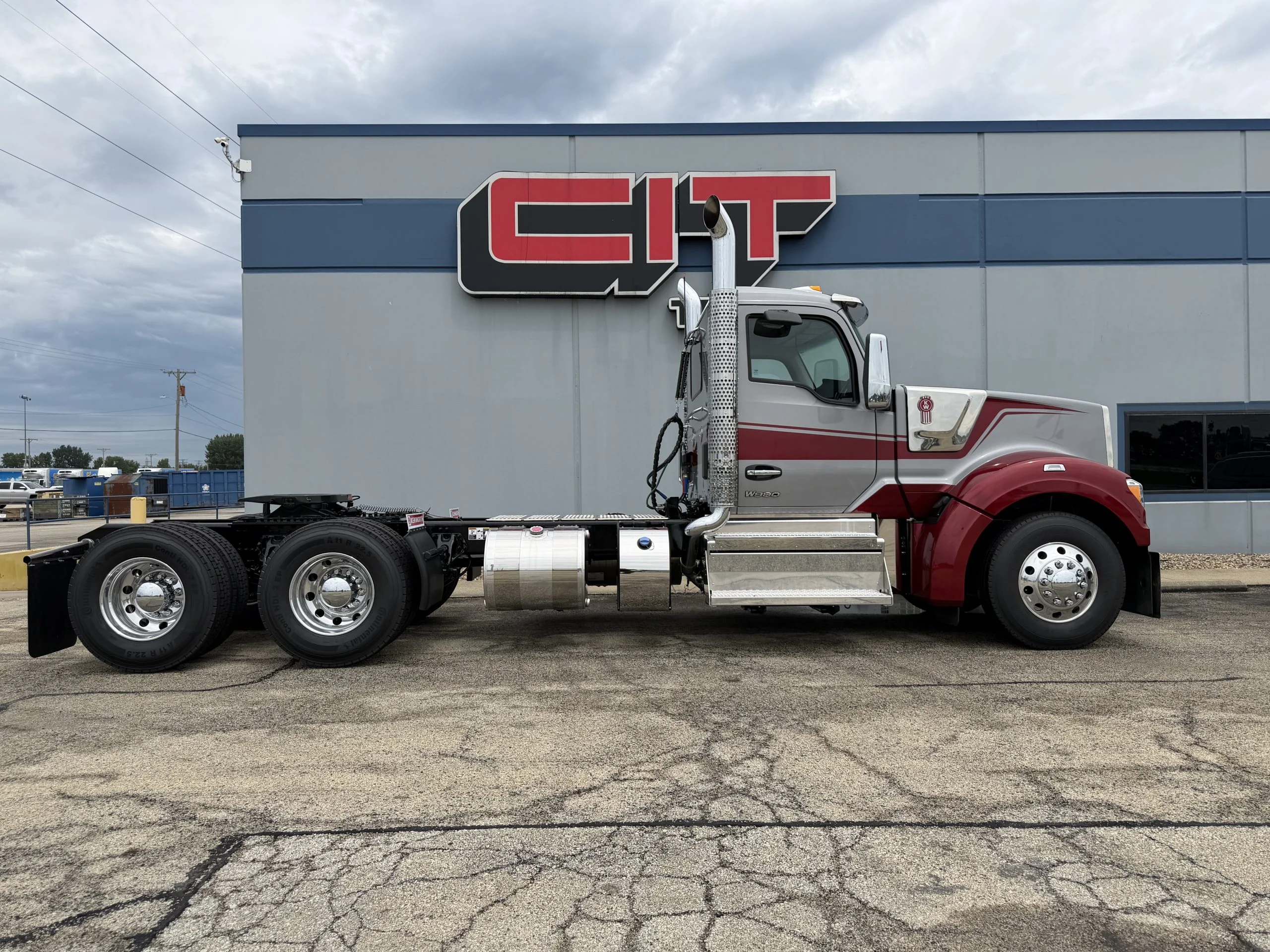2027 Kenworth W990 in Springfield, IL — photo 4