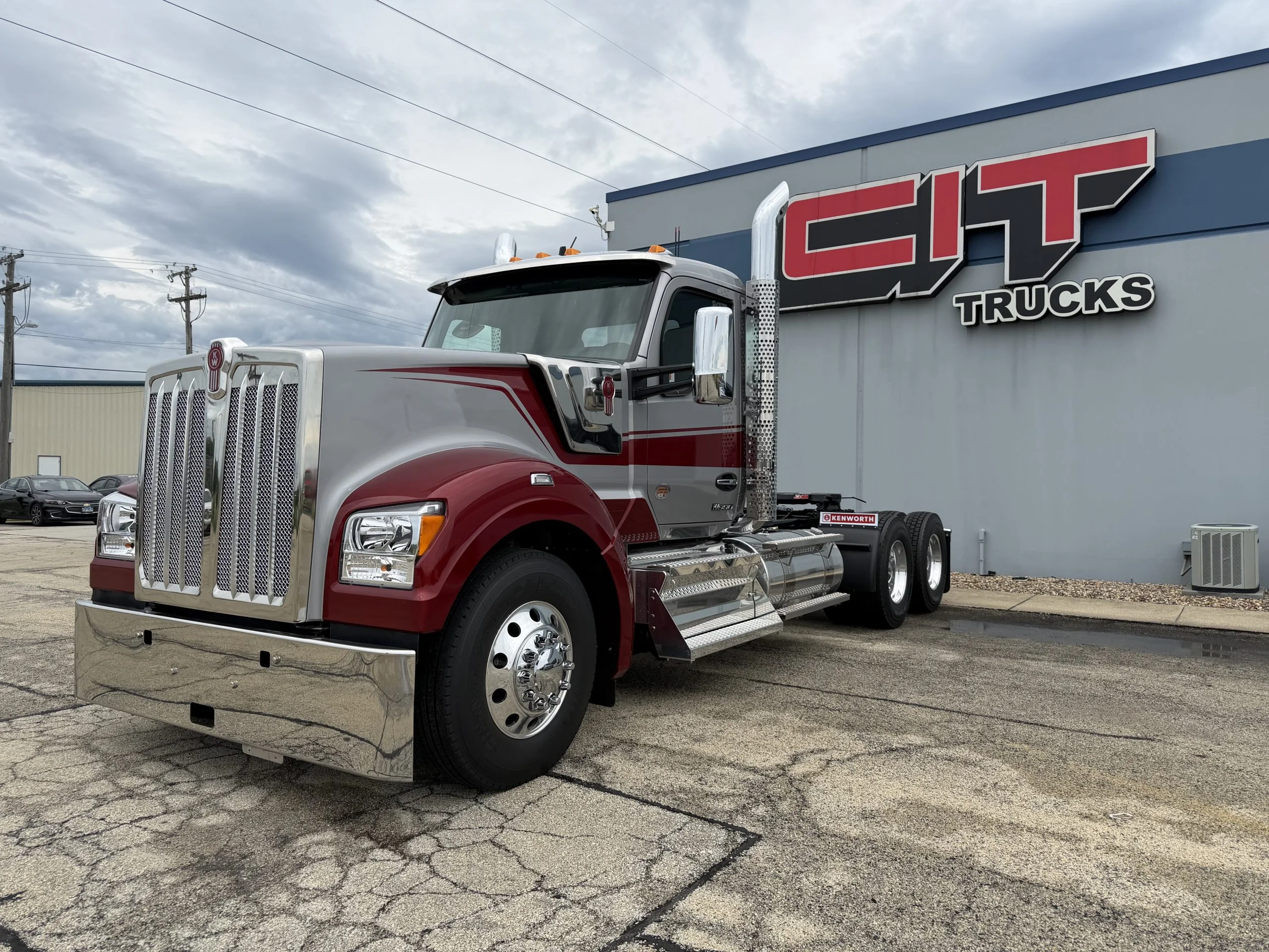 2027 Kenworth W990 in Springfield, IL