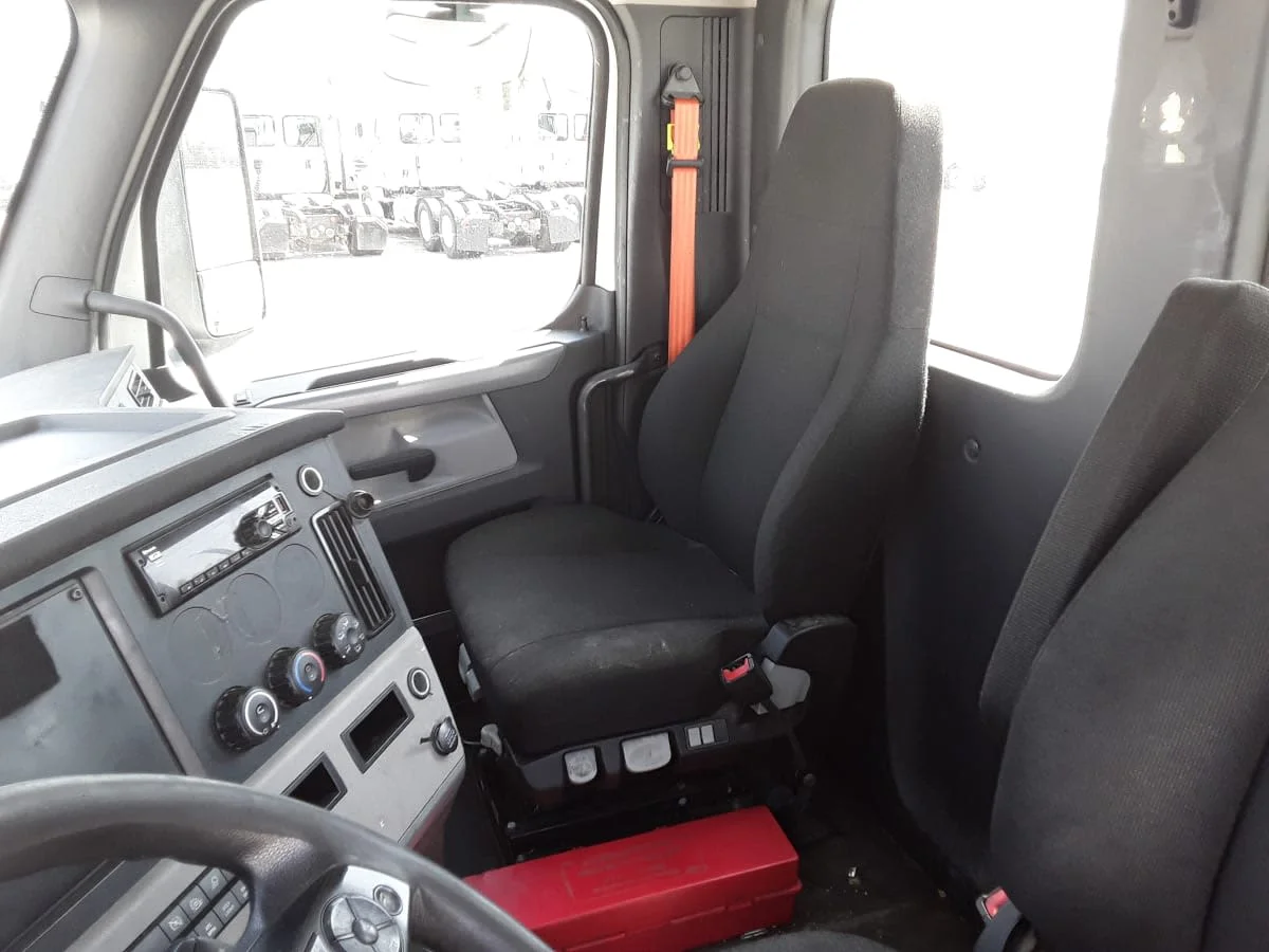 2020 Freightliner Cascadia in La Vergne, TN — photo 7