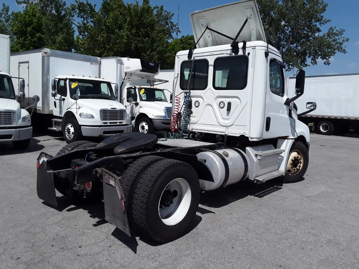 2020 Freightliner Cascadia in La Vergne, TN — photo 4