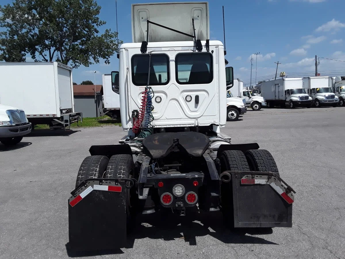2020 Freightliner Cascadia in La Vergne, TN — photo 5