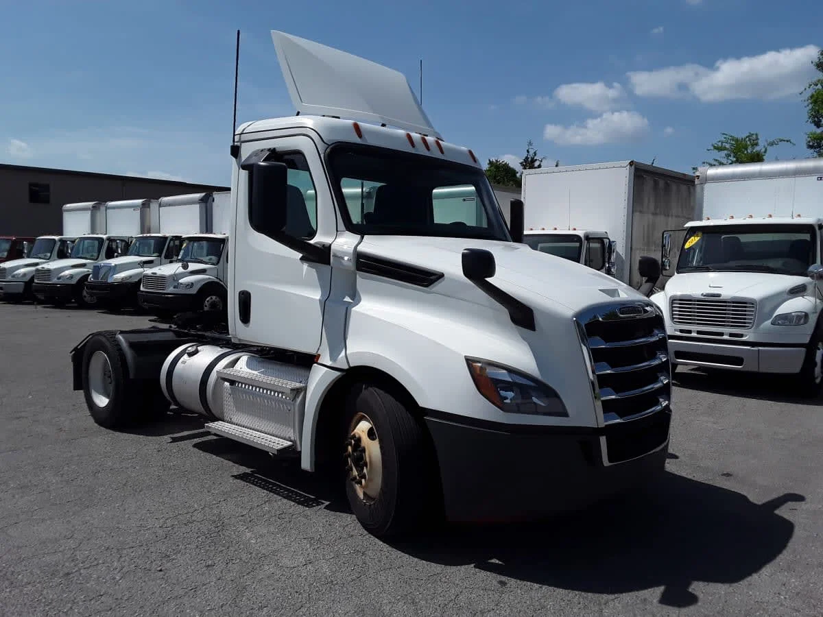 2020 Freightliner Cascadia in La Vergne, TN — photo 3