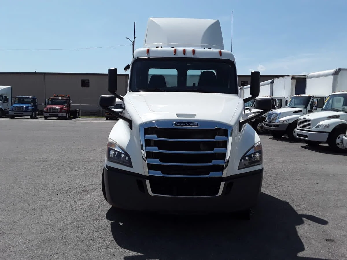 2020 Freightliner Cascadia in La Vergne, TN — photo 2