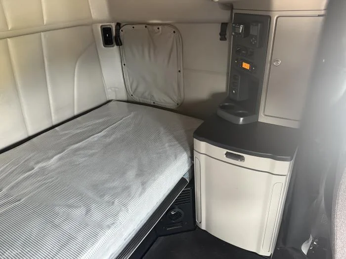 2024 Peterbilt 579 - image 11