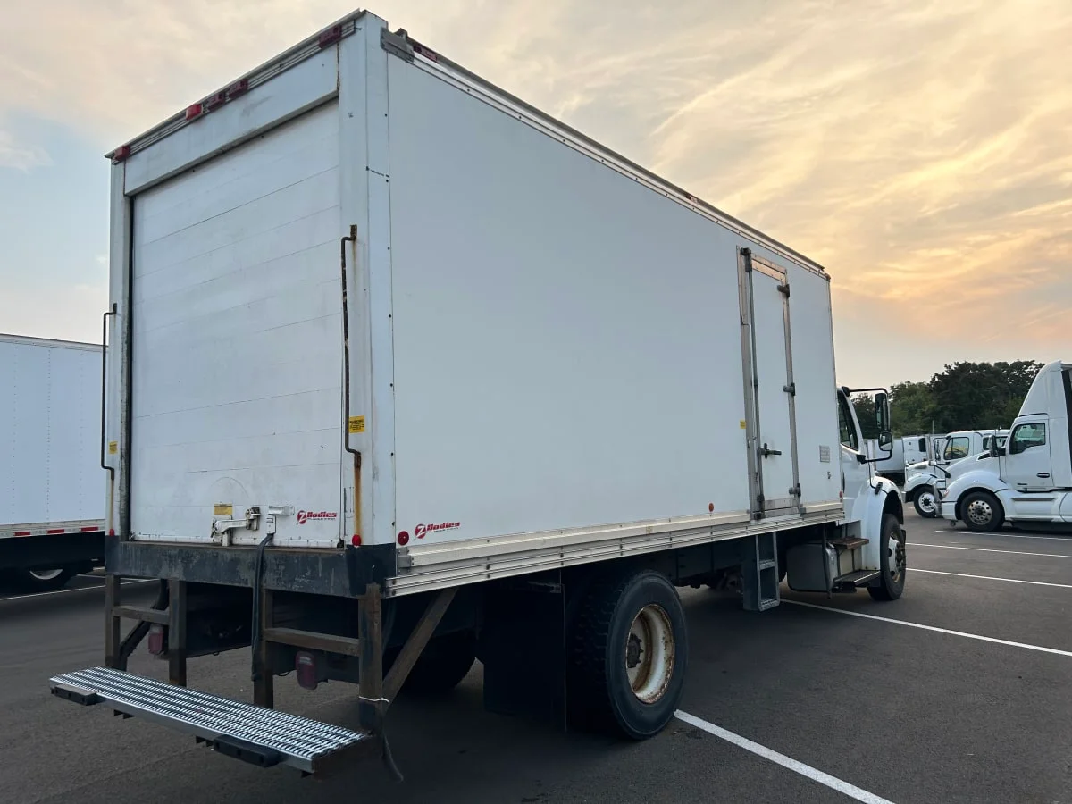 2018 Freightliner M2 106 in Beltsville, MD — photo 4