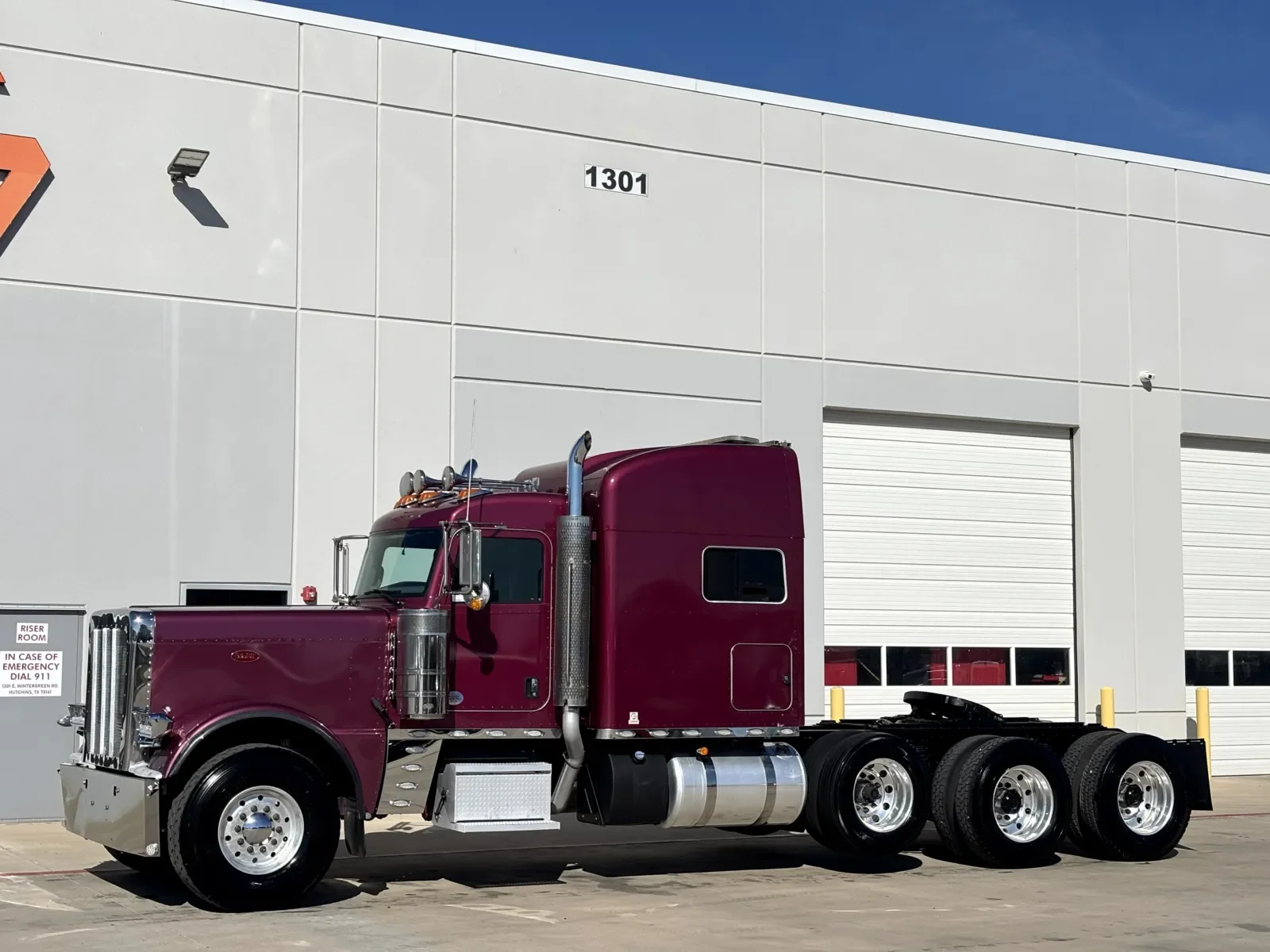 2024 Peterbilt 389 - image 2