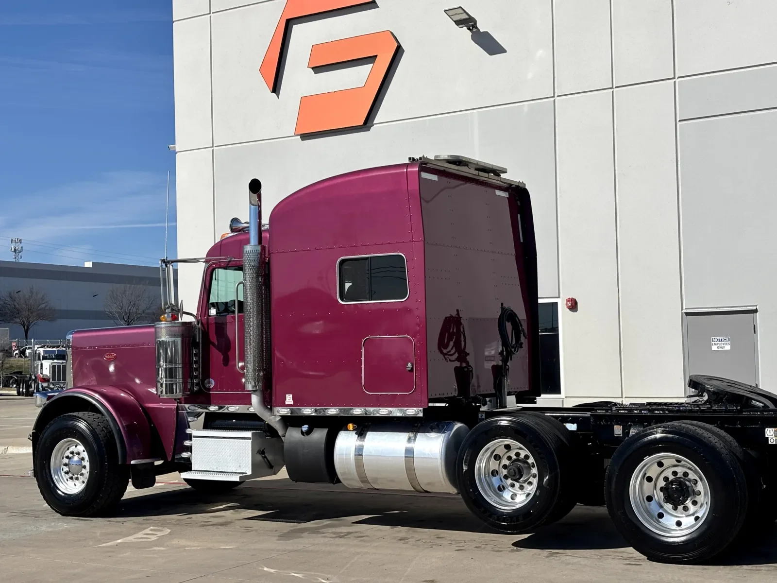 2024 Peterbilt 389 in Hutchins, TX — photo 8