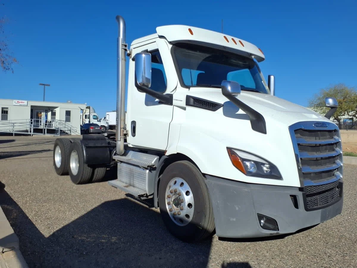 2022 Freightliner Cascadia in Phoenix, AZ — photo 3