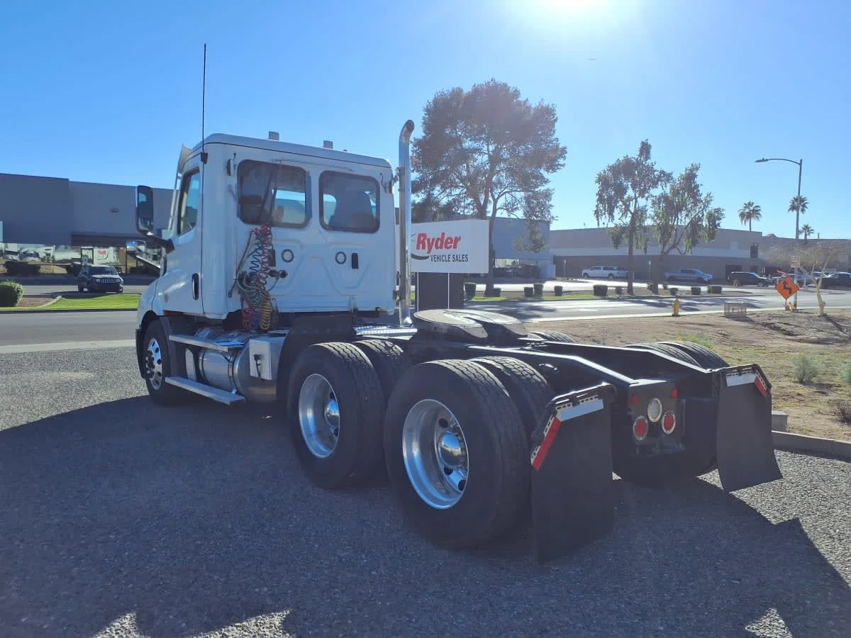 2022 Freightliner Cascadia in Phoenix, AZ — photo 6