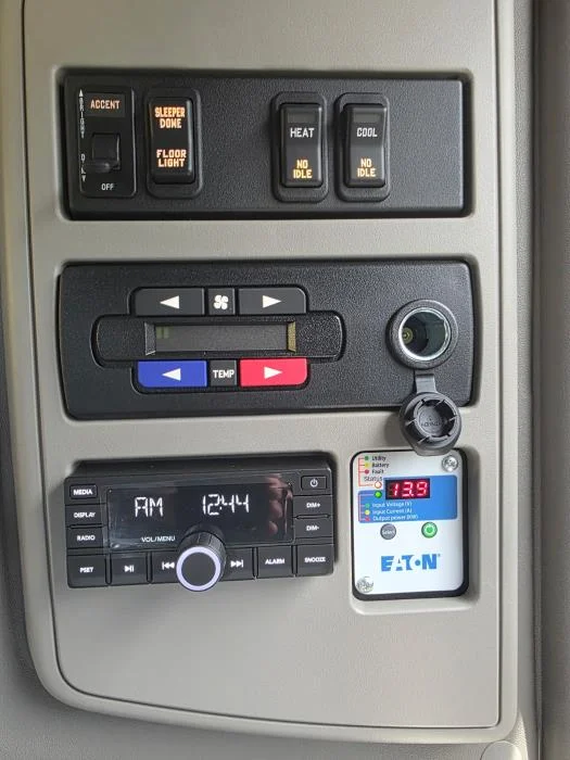 2027 International LT — photo 17