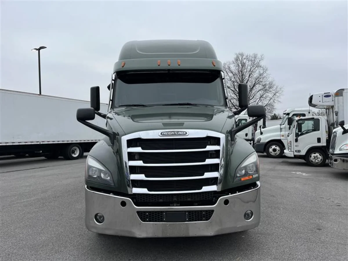 2021 Freightliner Cascadia - image 2