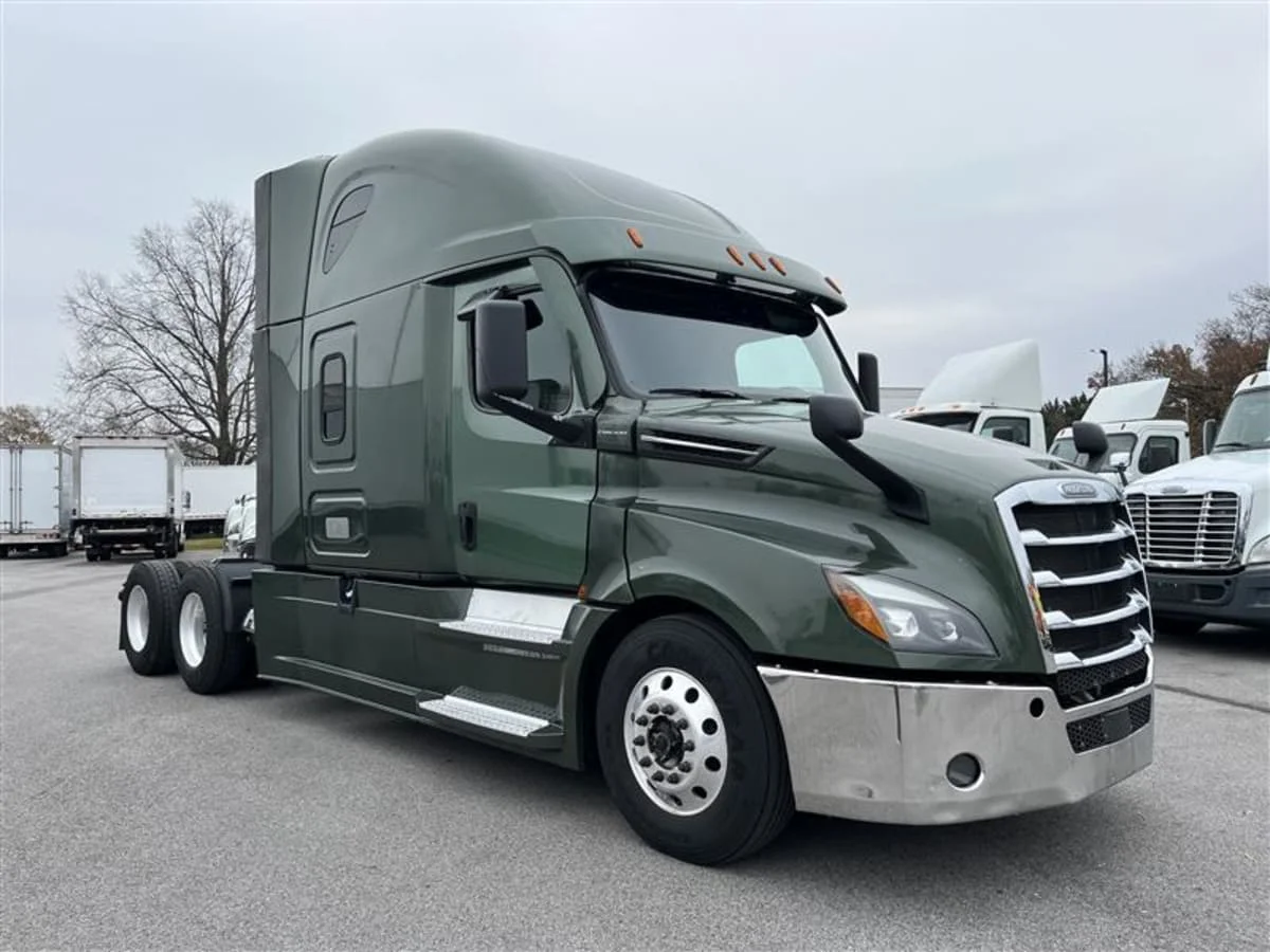 2021 Freightliner Cascadia - image 3