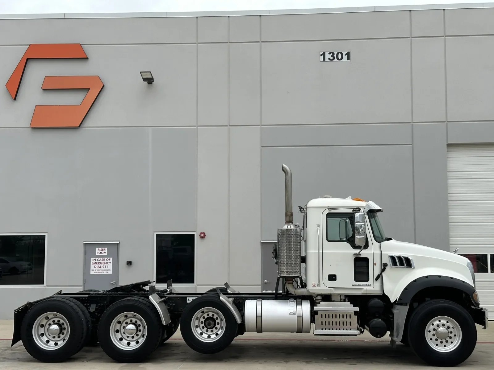 2013 Mack Granite in Hutchins, TX — photo 3