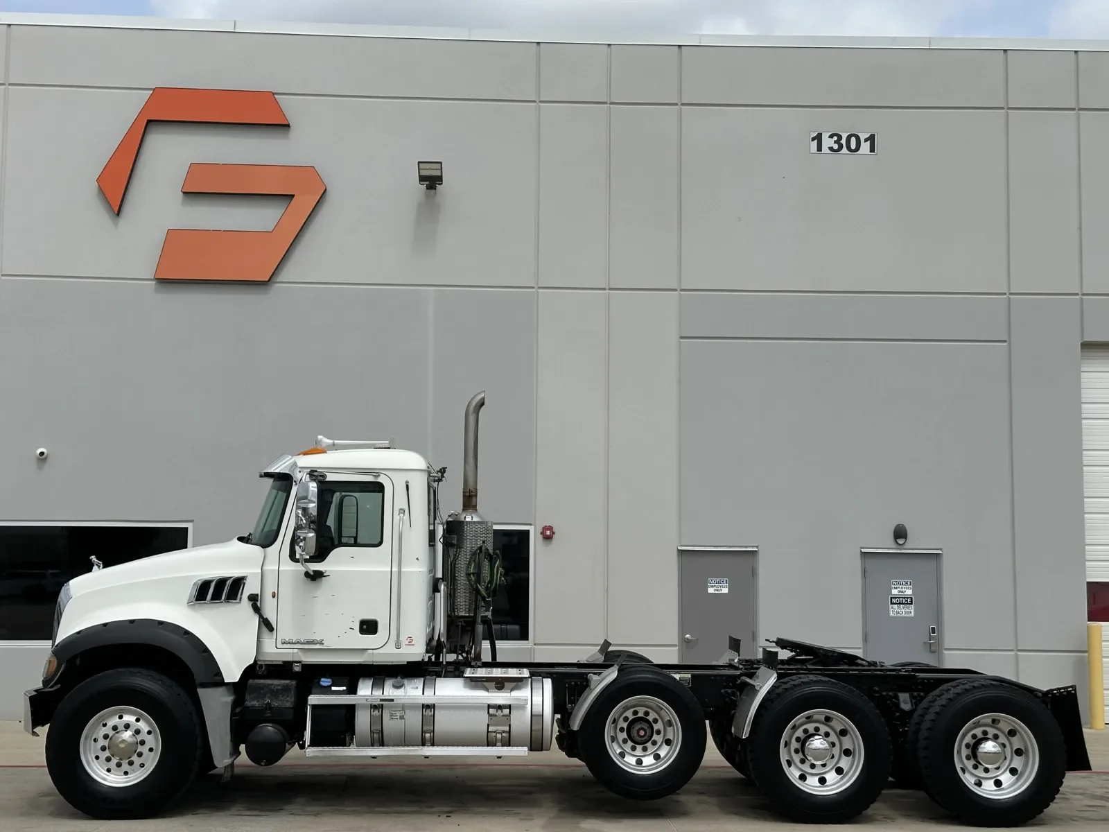 2013 Mack Granite in Hutchins, TX — photo 4