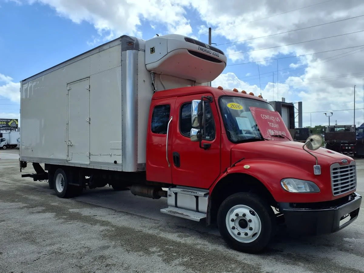 2016 Freightliner M2 106 in Davie, FL — photo 3