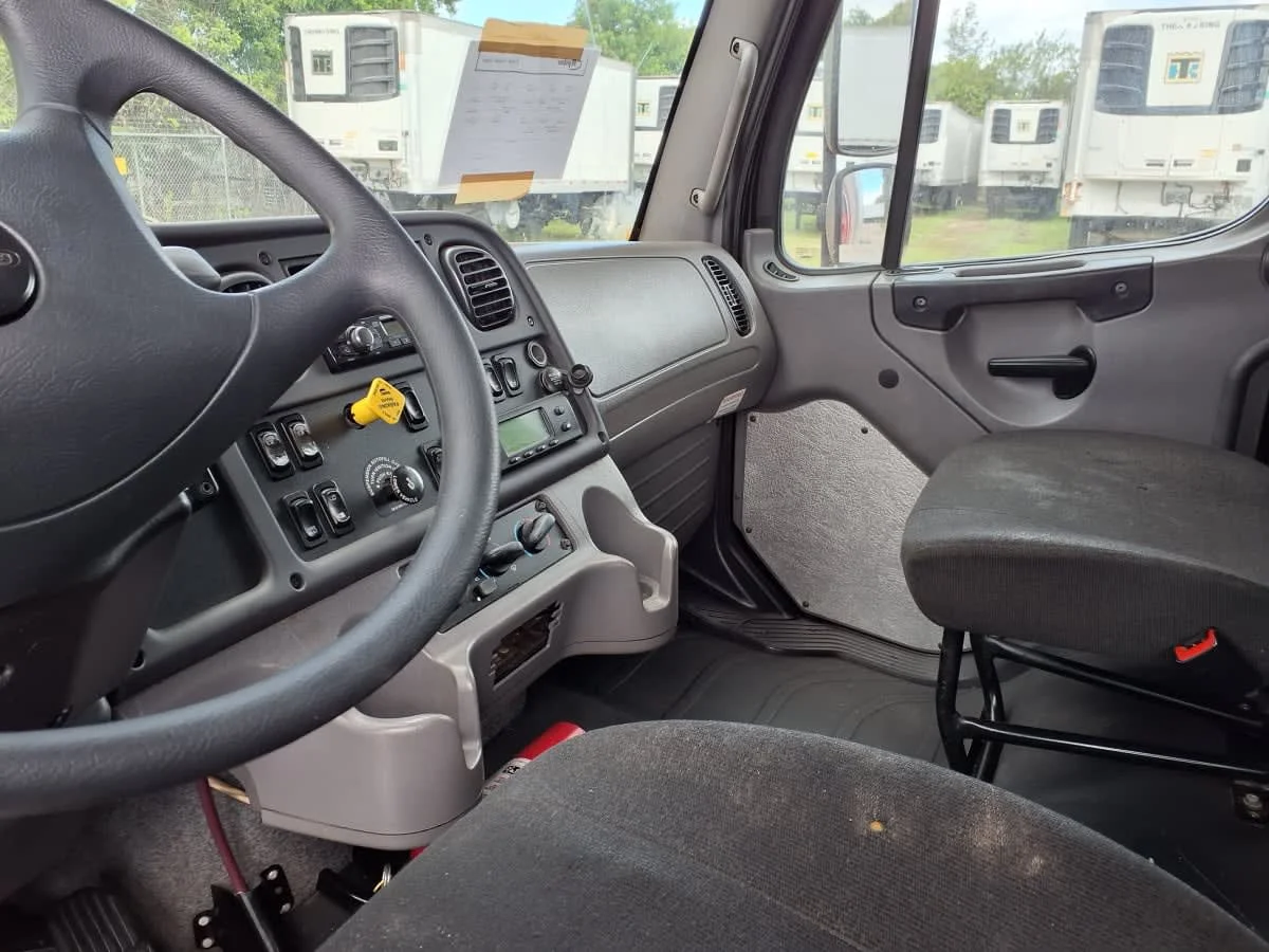 2016 Freightliner M2 106 in Davie, FL — photo 8