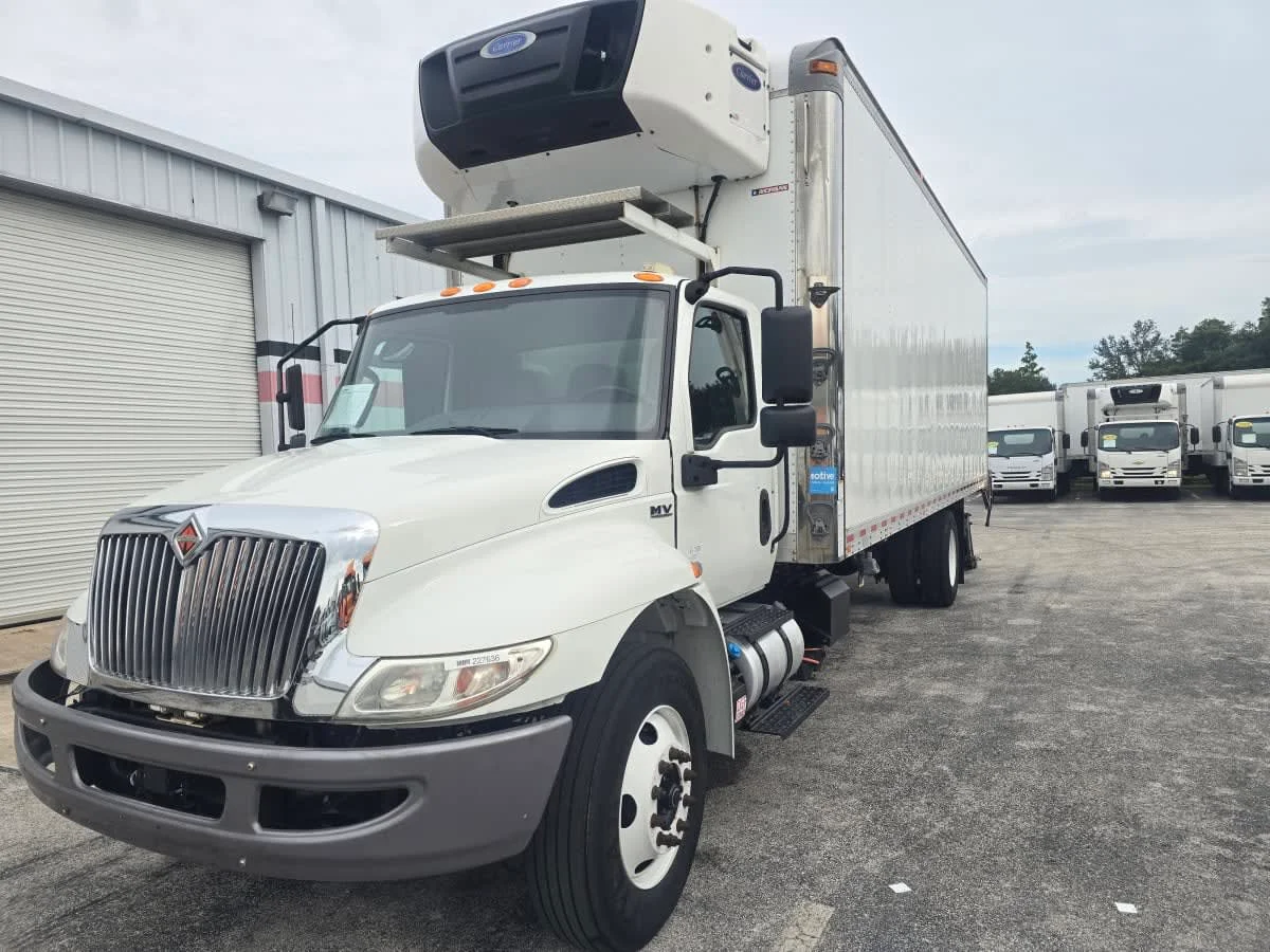 2022 International MV - image 3