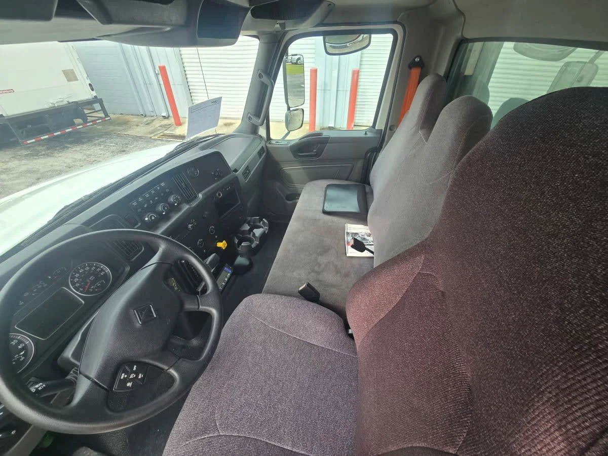 2022 International MV - image 8