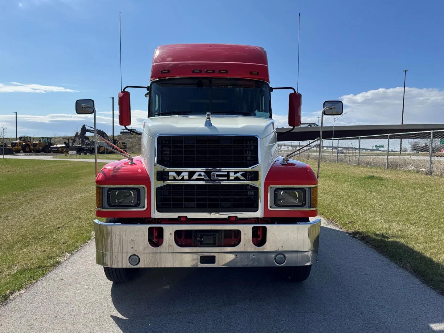 Used 2023 Mack Pinnacle - image 2