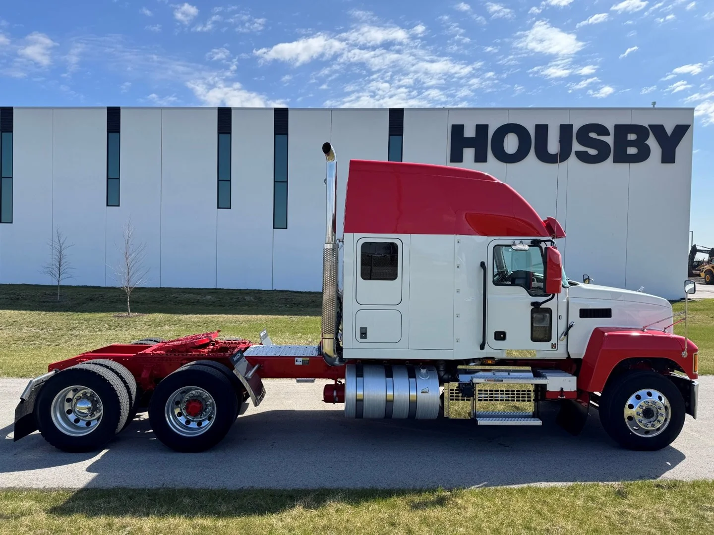 Used 2023 Mack Pinnacle - image 7