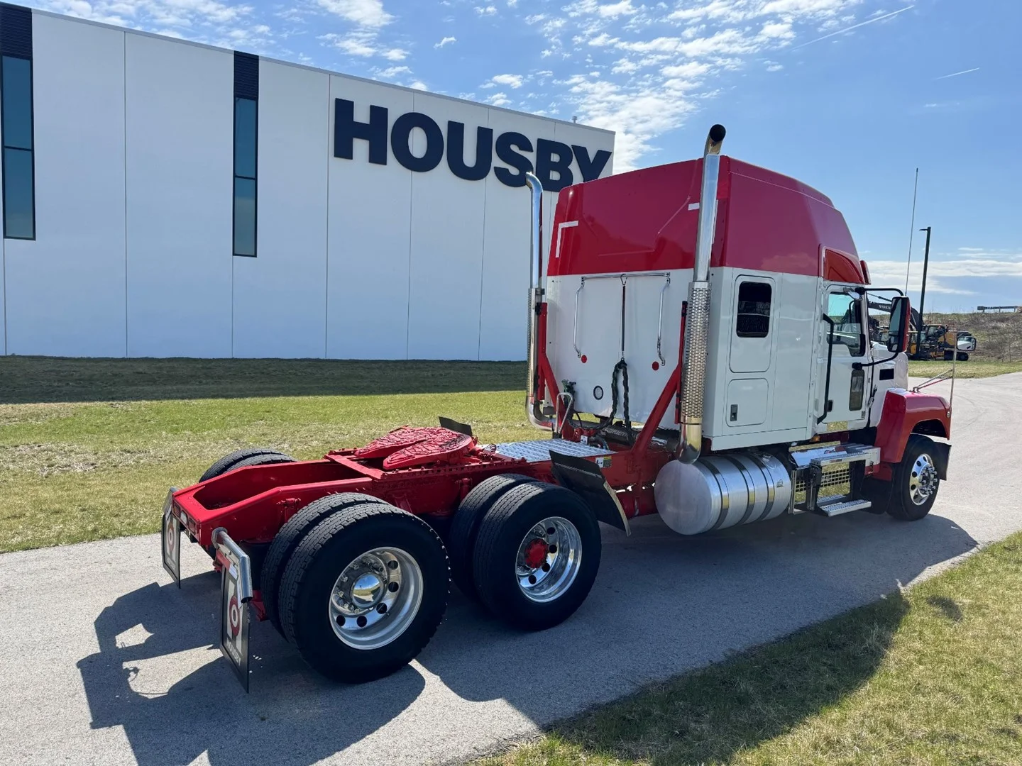 Used 2023 Mack Pinnacle - image 6