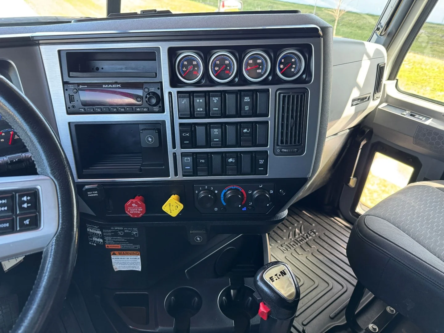 Used 2023 Mack Pinnacle - image 16