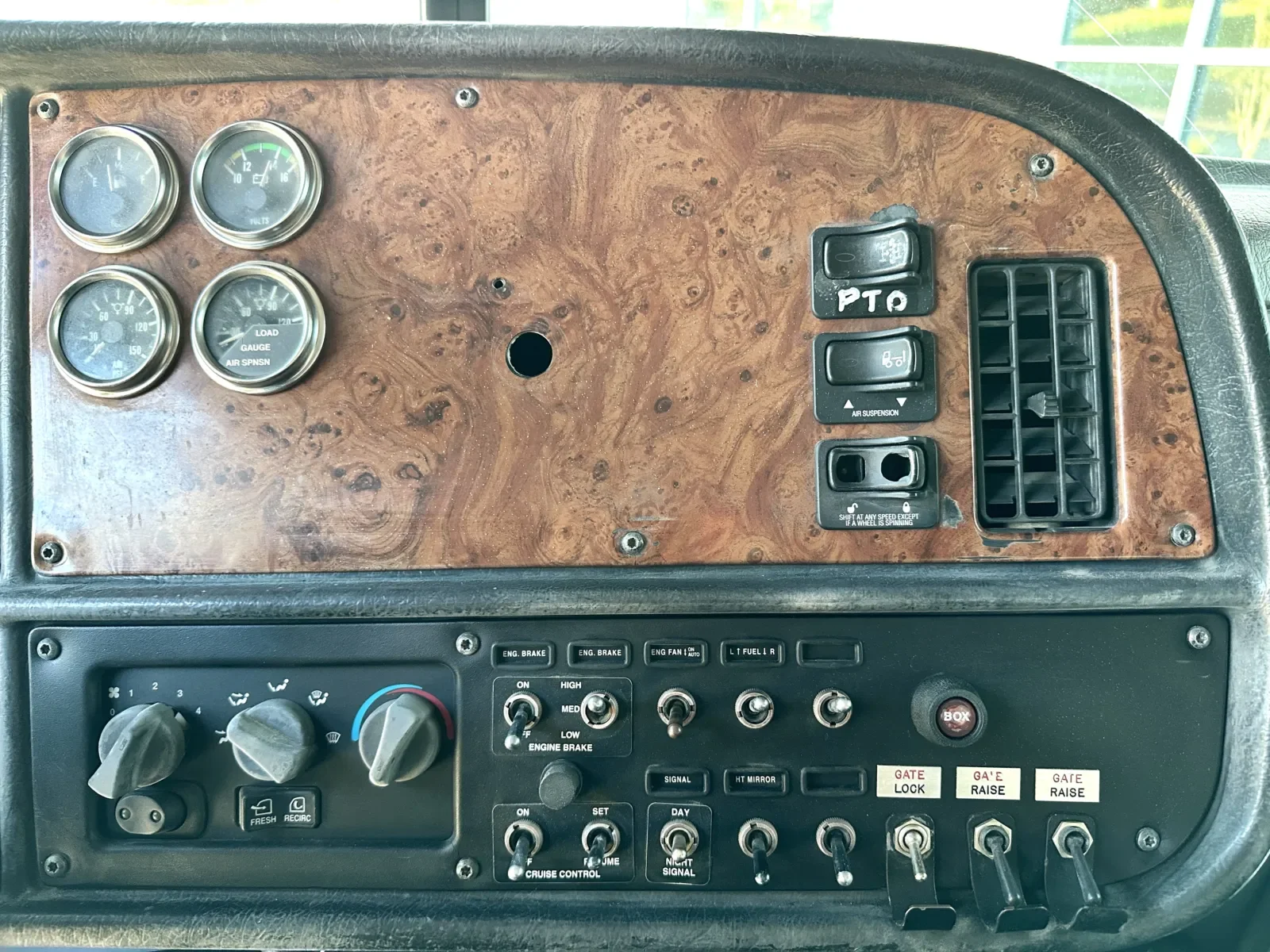 2005 Peterbilt 379 in Greer, SC — photo 19