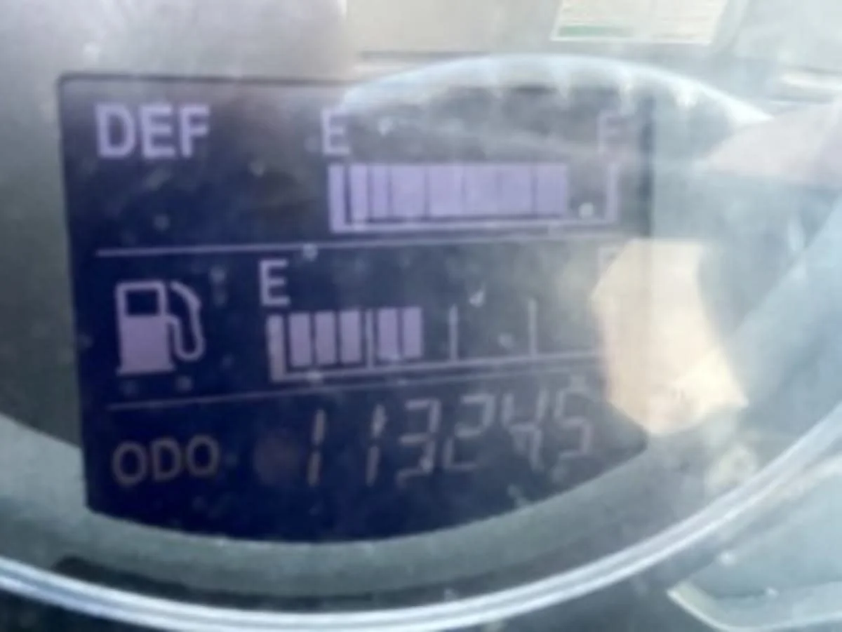 2019 Hino 338 - image 11