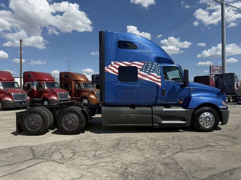 2022 International LT in Dallas — photo 2