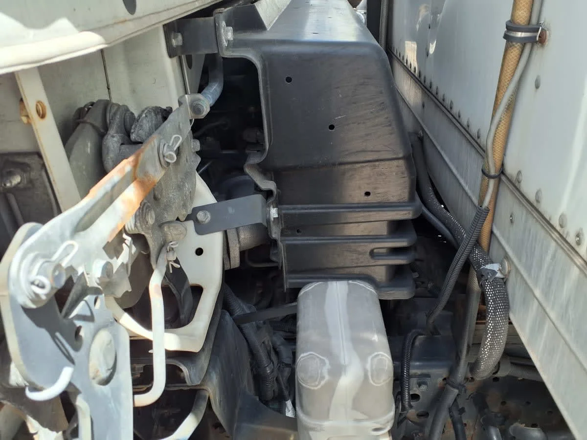 2018 Isuzu NRR - image 10