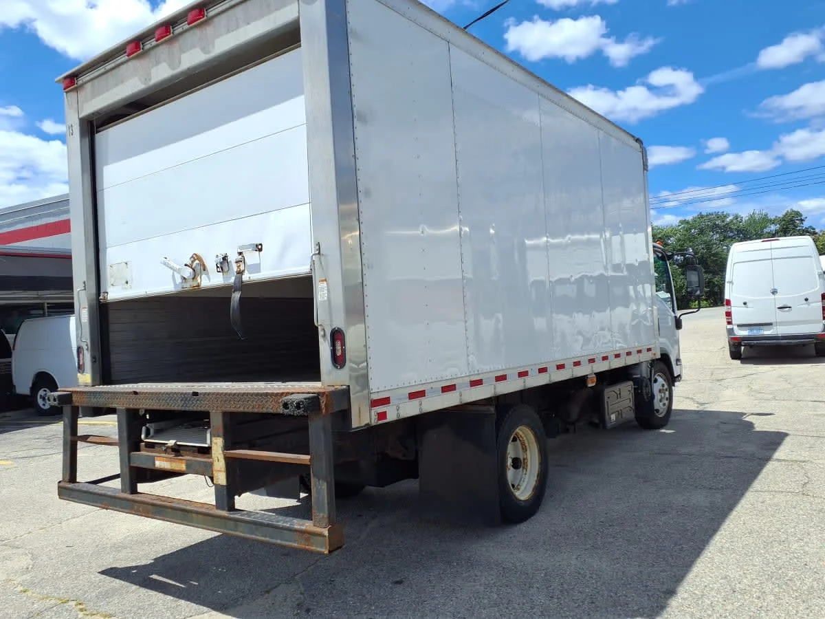 2018 Isuzu NRR - image 4