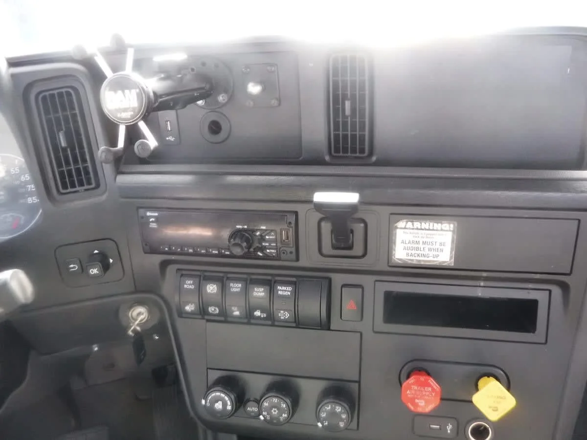 2019 International RH - image 11