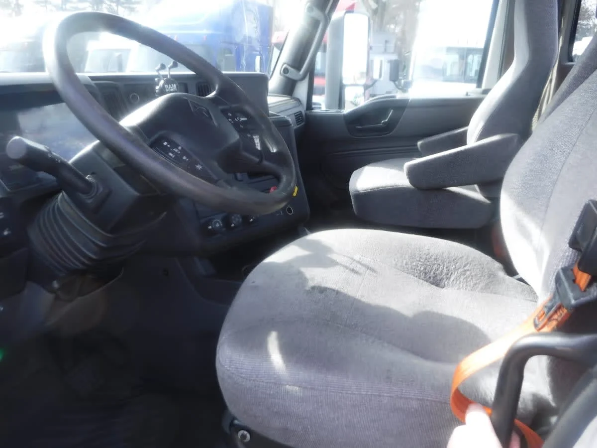 2019 International RH - image 9