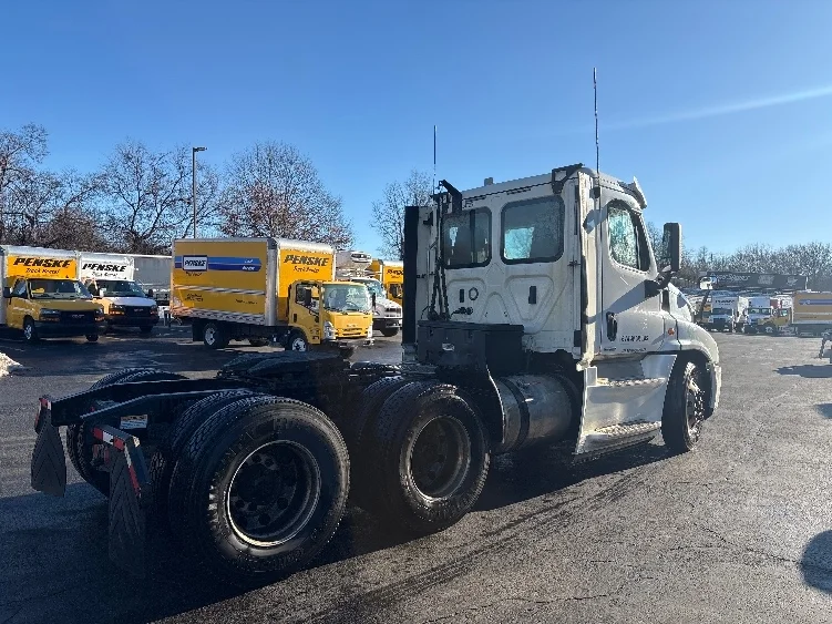 2019 Freightliner Cascadia in Pennsauken, NJ — photo 7