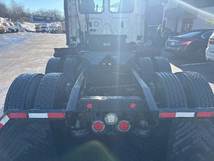 2019 Freightliner Cascadia in Pennsauken, NJ — photo 6