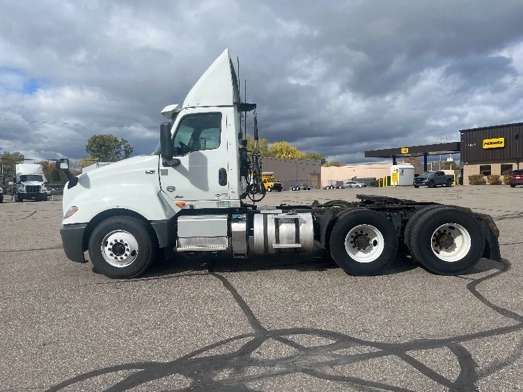 2019 International LT in Warren, MI — photo 4